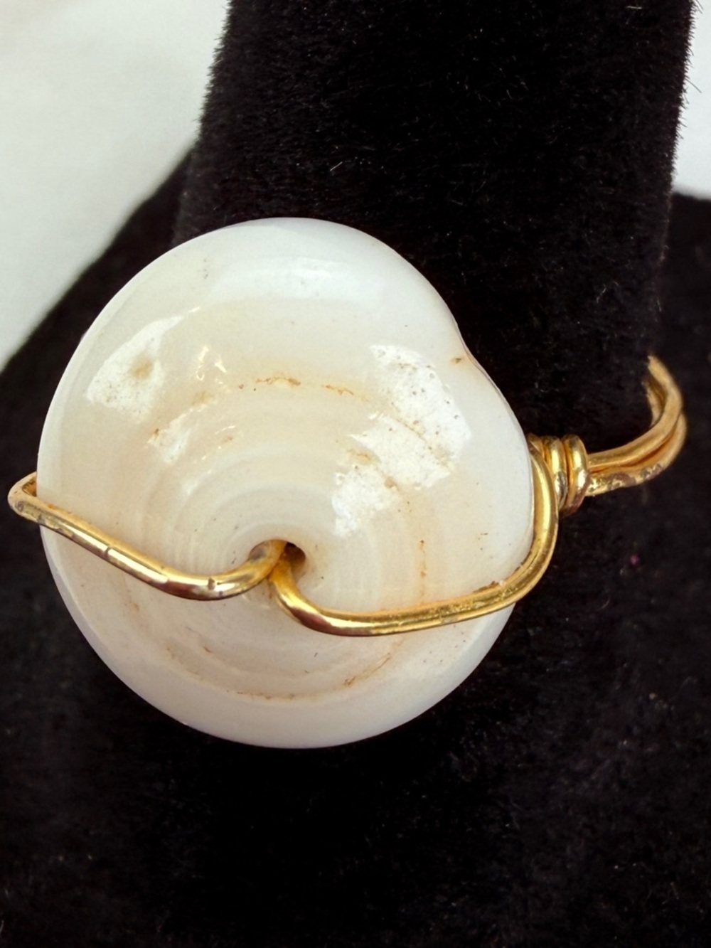 Beautiful goldtone wire, wrapped shell costume ring